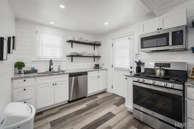 618 N Benton Avenue, St Charles, MO 63301