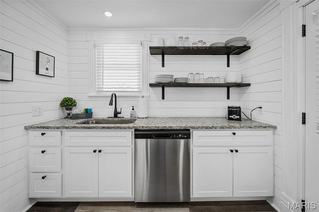 618 N Benton Avenue, St Charles, MO 63301