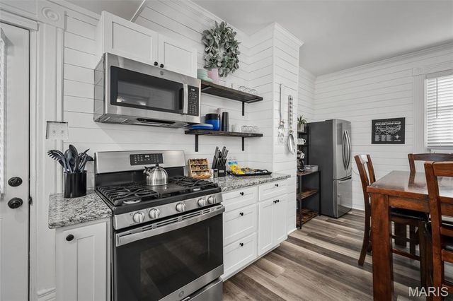 618 N Benton Avenue, St Charles, MO 63301