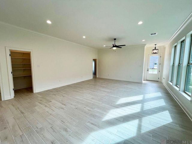 1224 Lakehaven Dr, Gonzales, LA 70737