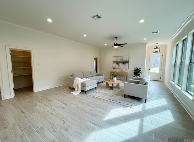 1224 Lakehaven Dr, Gonzales, LA 70737