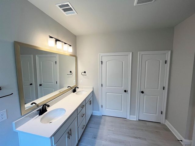 1224 Lakehaven Dr, Gonzales, LA 70737