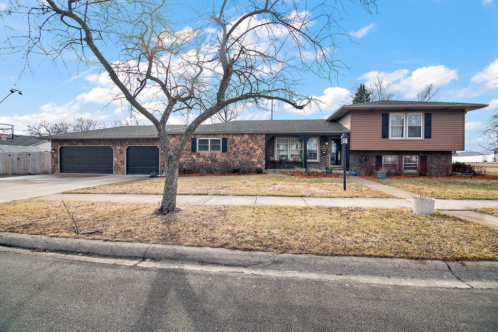 206 Meadows Road South, Bourbonnais, IL 60914