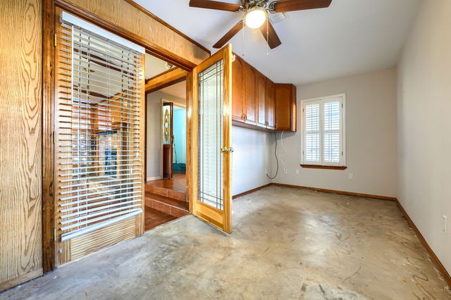 2112 Mangum Street, Commerce, TX 75428