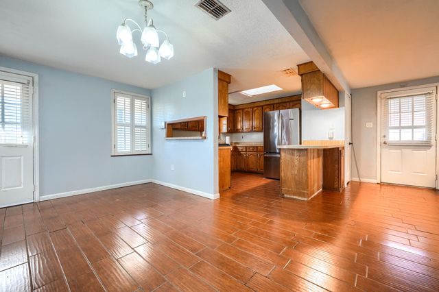 2112 Mangum Street, Commerce, TX 75428