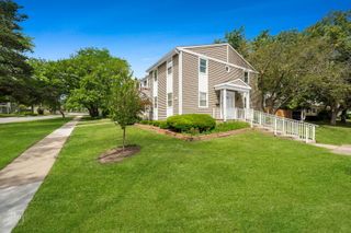 1914 Flintshire Drive 1914, Schaumburg, IL 60194