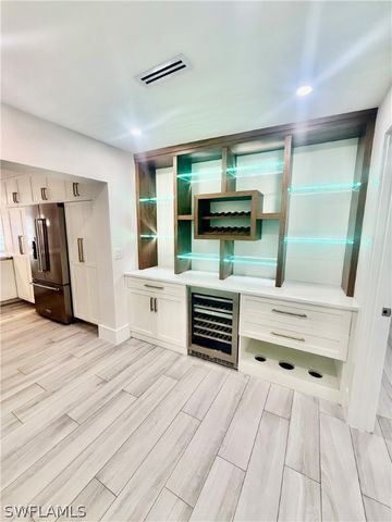 733 Pine Cone LN, Naples, FL 34104