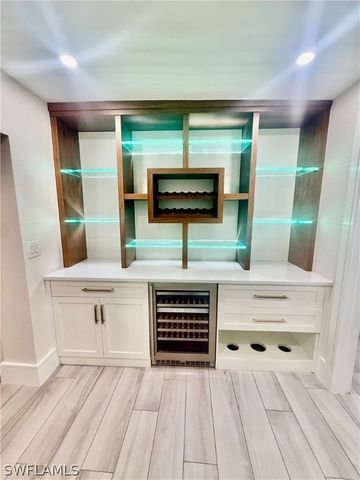 733 Pine Cone LN, Naples, FL 34104