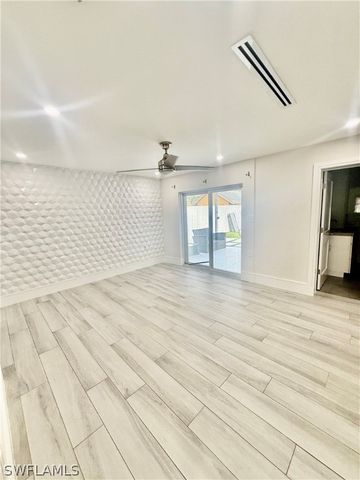 733 Pine Cone LN, Naples, FL 34104