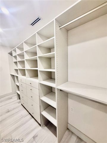 733 Pine Cone LN, Naples, FL 34104