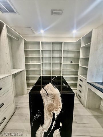 733 Pine Cone LN, Naples, FL 34104