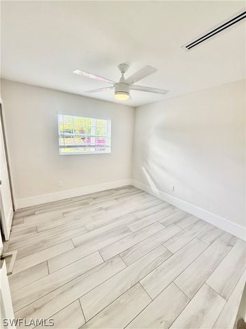 733 Pine Cone LN, Naples, FL 34104