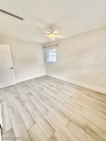 733 Pine Cone LN, Naples, FL 34104