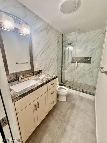 733 Pine Cone LN, Naples, FL 34104