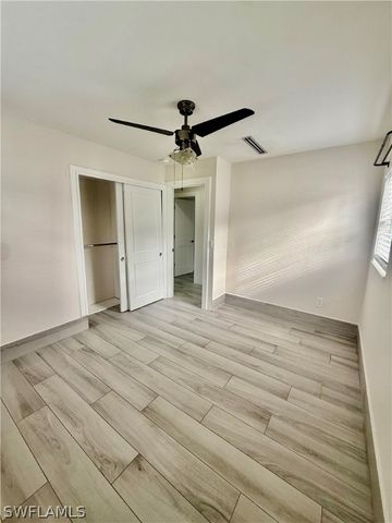 733 Pine Cone LN, Naples, FL 34104