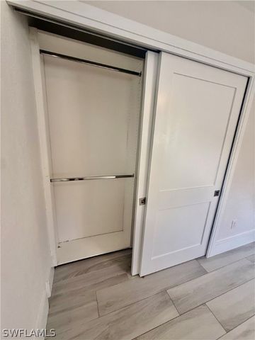 733 Pine Cone LN, Naples, FL 34104