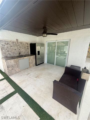 733 Pine Cone LN, Naples, FL 34104