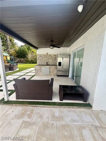 733 Pine Cone LN, Naples, FL 34104