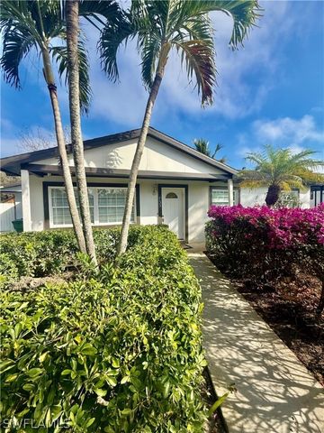 733 Pine Cone LN, Naples, FL 34104