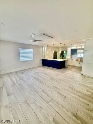 733 Pine Cone LN, Naples, FL 34104