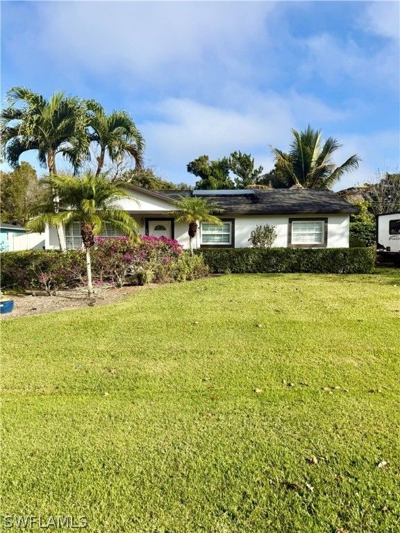 733 Pine Cone LN, Naples, FL 34104