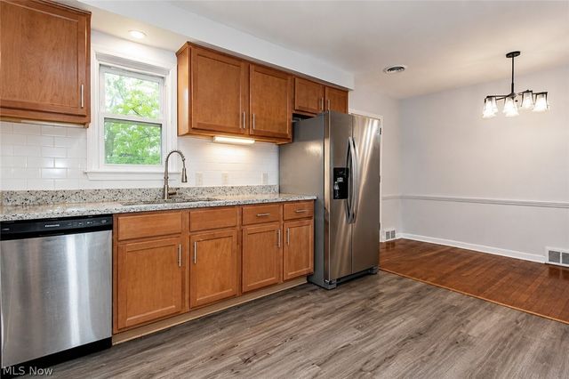 3694 Grosvenor Road, Cleveland Heights, OH 44118