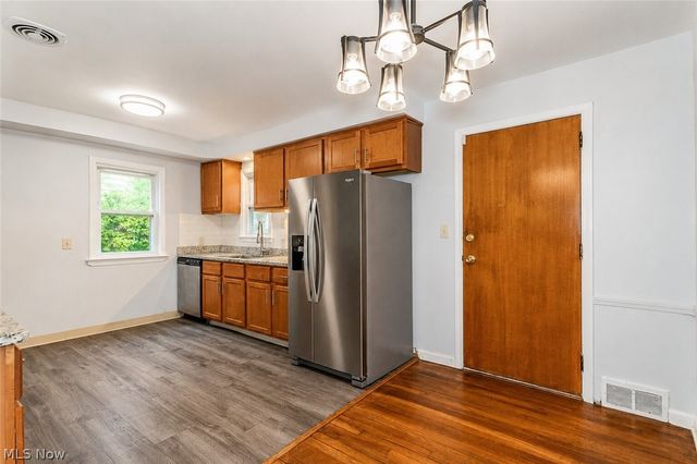 3694 Grosvenor Road, Cleveland Heights, OH 44118