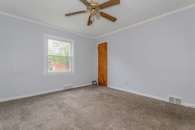 3694 Grosvenor Road, Cleveland Heights, OH 44118