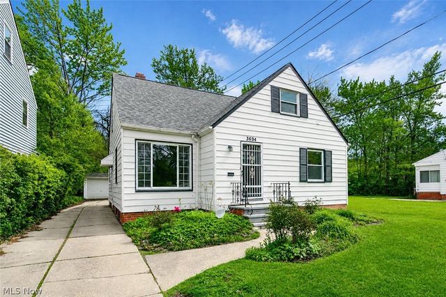 3694 Grosvenor Road, Cleveland Heights, OH 44118