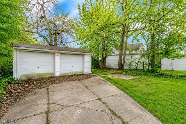 3694 Grosvenor Road, Cleveland Heights, OH 44118