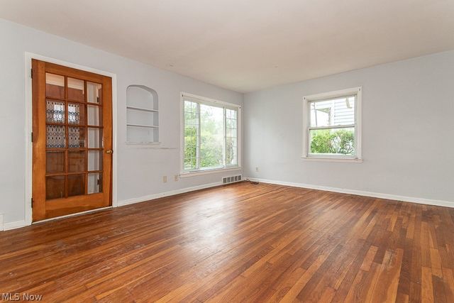 3694 Grosvenor Road, Cleveland Heights, OH 44118