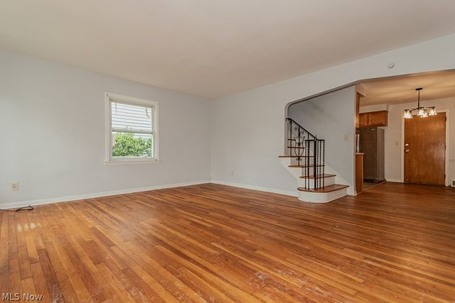 3694 Grosvenor Road, Cleveland Heights, OH 44118