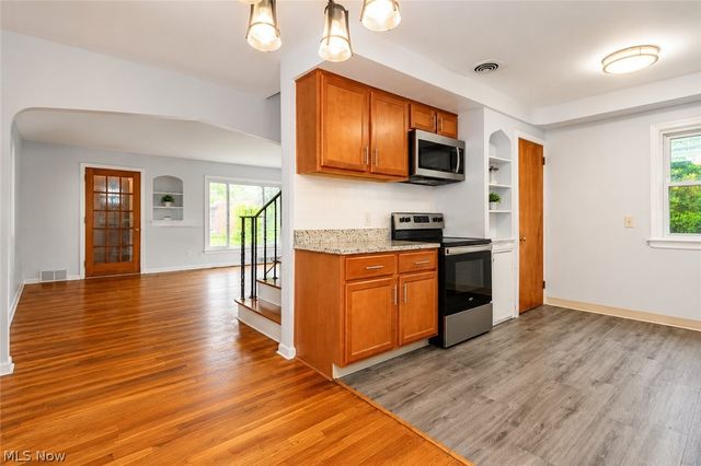 3694 Grosvenor Road, Cleveland Heights, OH 44118