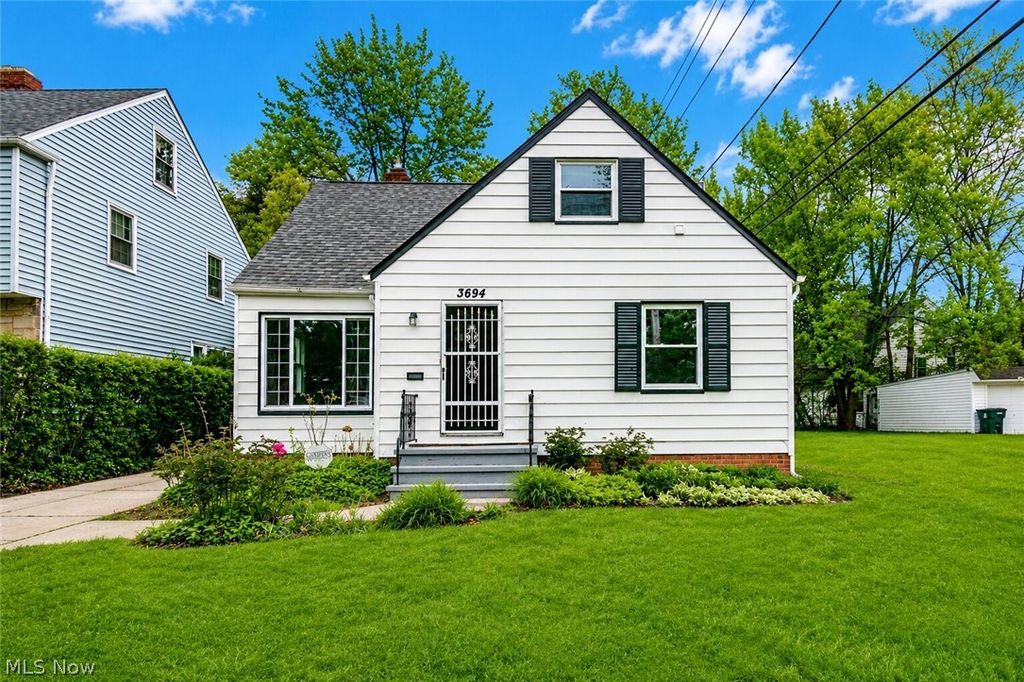 3694 Grosvenor Road, Cleveland Heights, OH 44118