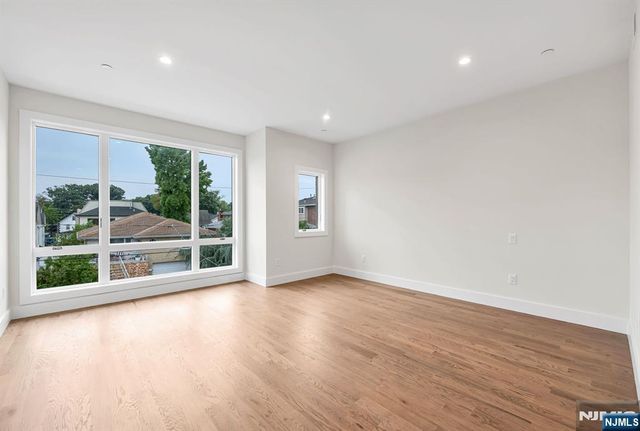 55 Washington Avenue, Cliffside Park, NJ 07010