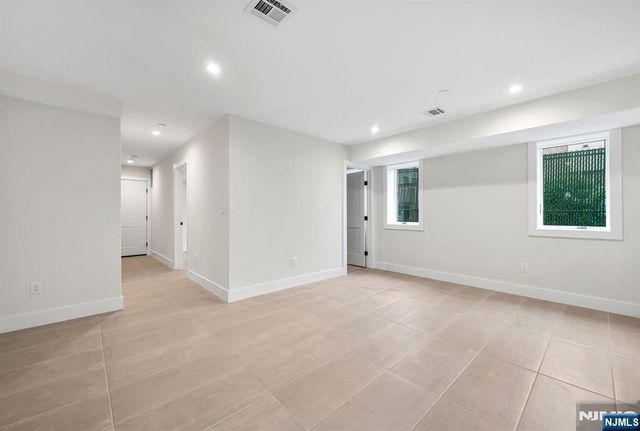 55 Washington Avenue, Cliffside Park, NJ 07010