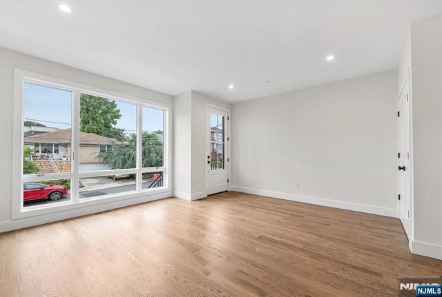 55 Washington Avenue, Cliffside Park, NJ 07010