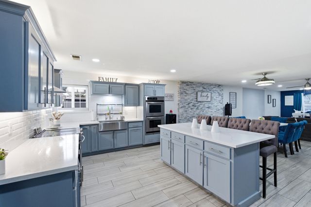 1582 E Ben Franklin Avenue, Tulare, CA 93274