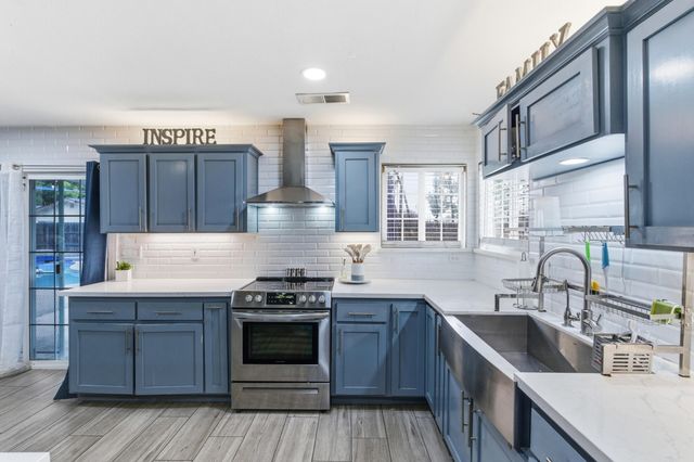 1582 E Ben Franklin Avenue, Tulare, CA 93274