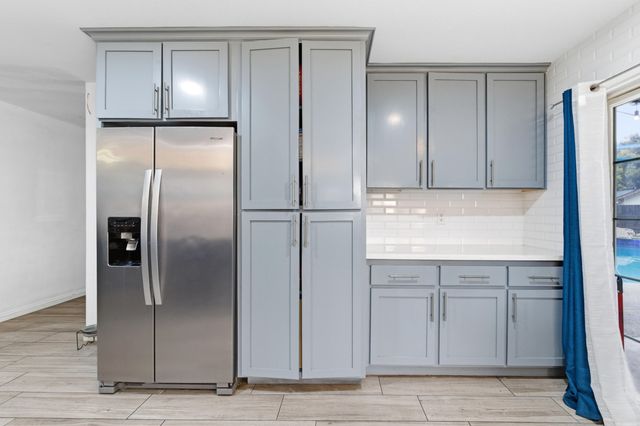 1582 E Ben Franklin Avenue, Tulare, CA 93274