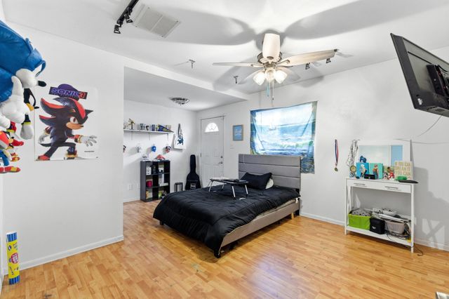 1582 E Ben Franklin Avenue, Tulare, CA 93274