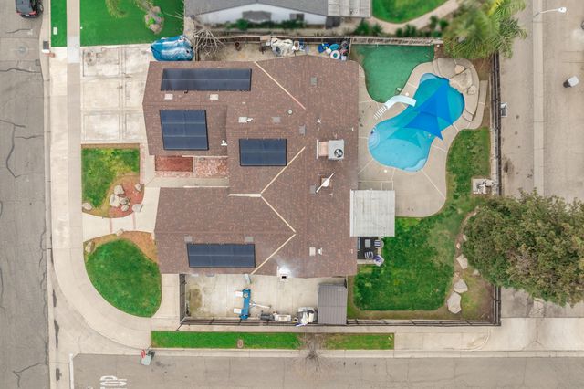 1582 E Ben Franklin Avenue, Tulare, CA 93274