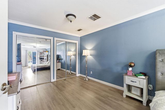 1582 E Ben Franklin Avenue, Tulare, CA 93274