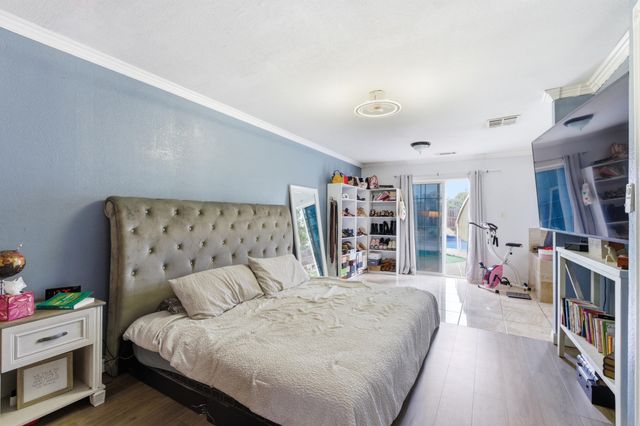 1582 E Ben Franklin Avenue, Tulare, CA 93274