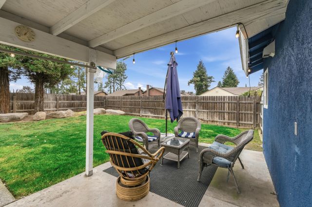 1582 E Ben Franklin Avenue, Tulare, CA 93274