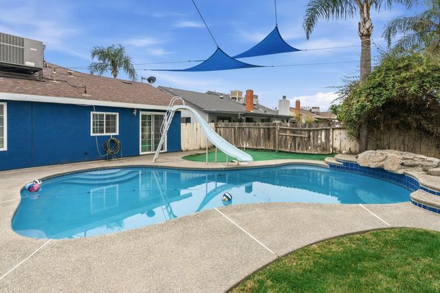 1582 E Ben Franklin Avenue, Tulare, CA 93274