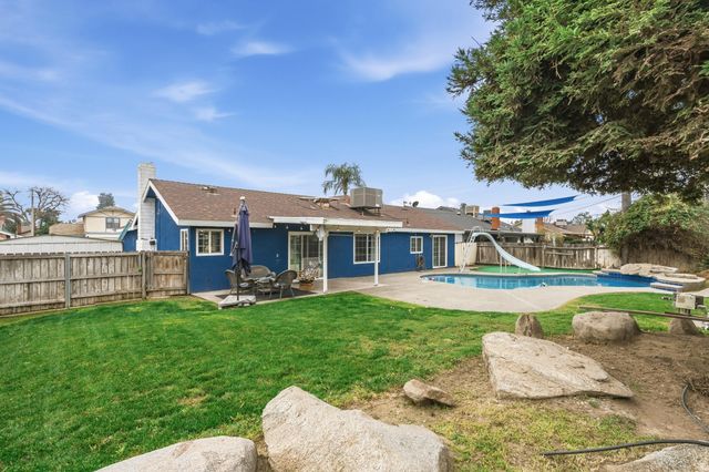 1582 E Ben Franklin Avenue, Tulare, CA 93274