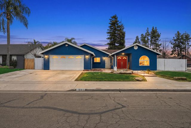 1582 E Ben Franklin Avenue, Tulare, CA 93274