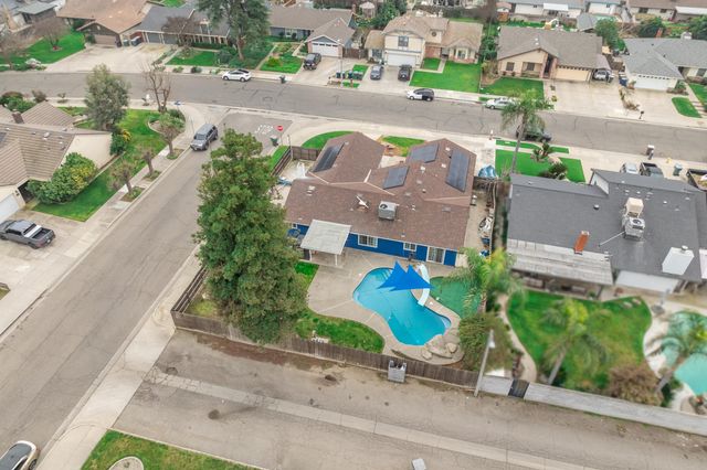 1582 E Ben Franklin Avenue, Tulare, CA 93274
