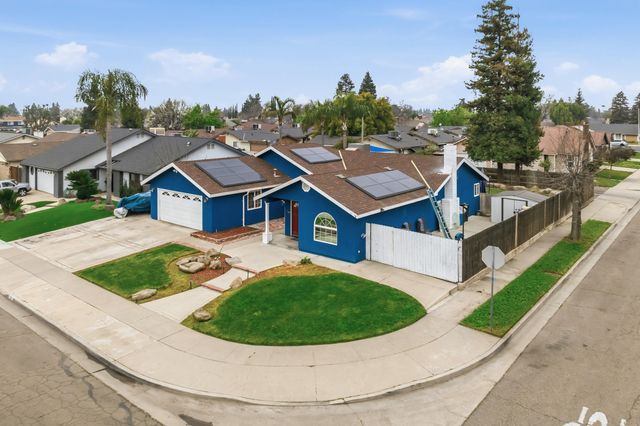 1582 E Ben Franklin Avenue, Tulare, CA 93274